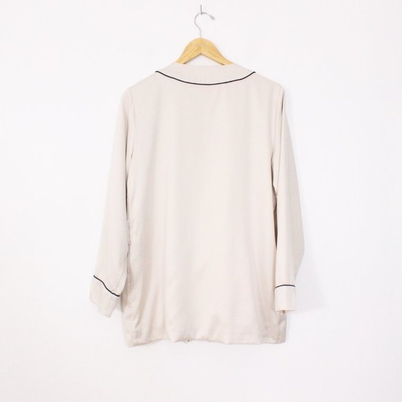 *Victoria's Secret Cream and Black Accent Wrap Mini Robe - Picture 8 of 8